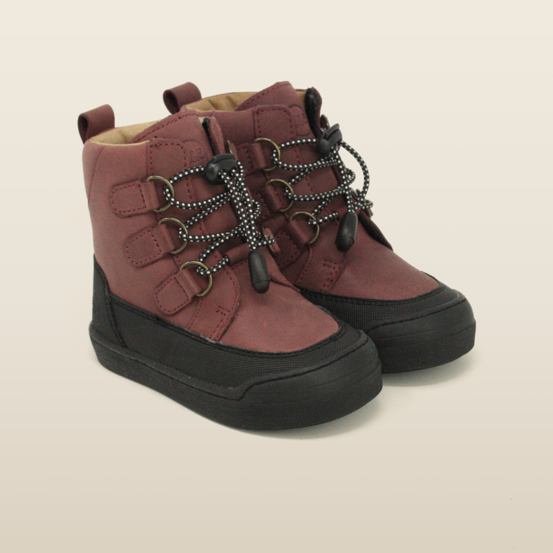 Lotta & Emil Finn boot in berry leather with a black rubber toe cap and elastic lacing