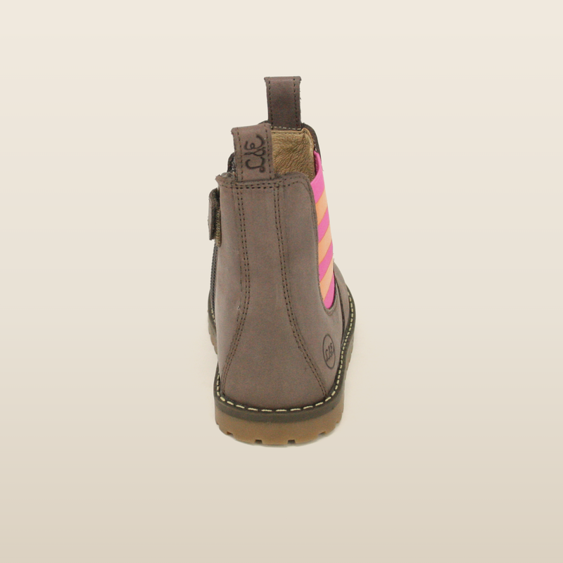 Chelsea boot pink and orange seen from above, showing the wide opening and roomy toe box