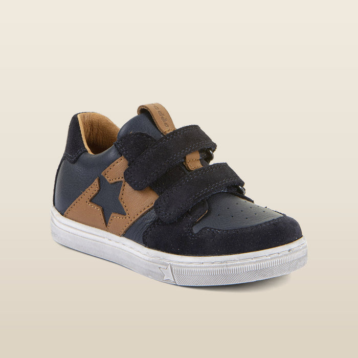 Froddo Dolvy, Dark Blue, three-quarter view