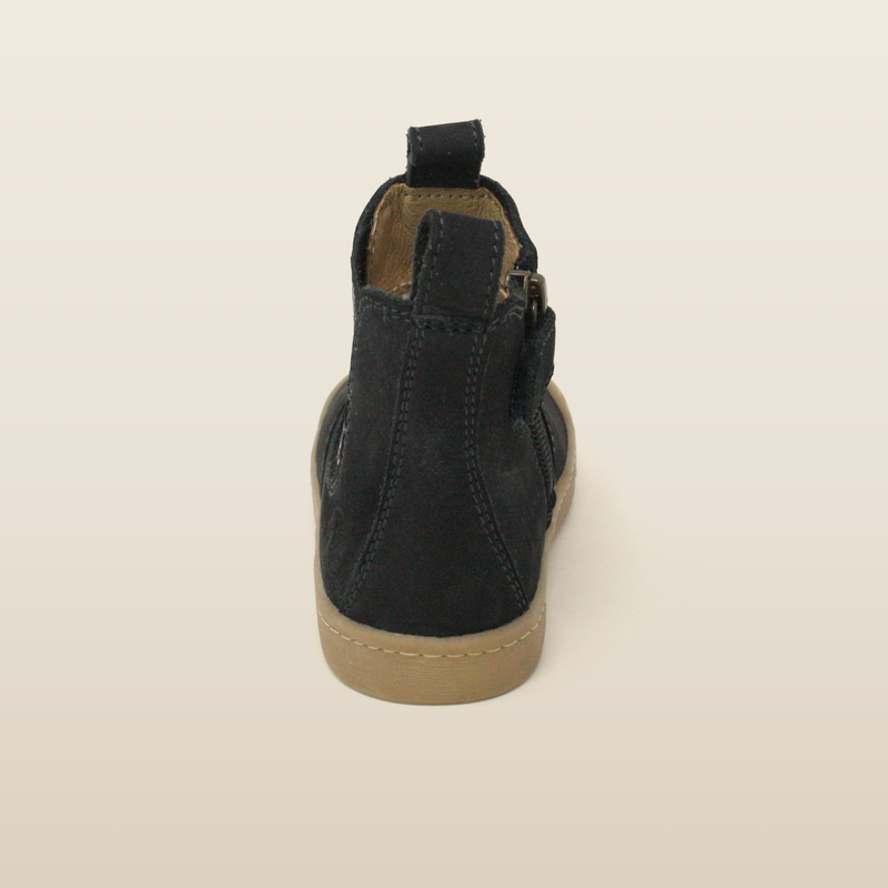 Navy winter Janne boot viewed from the front